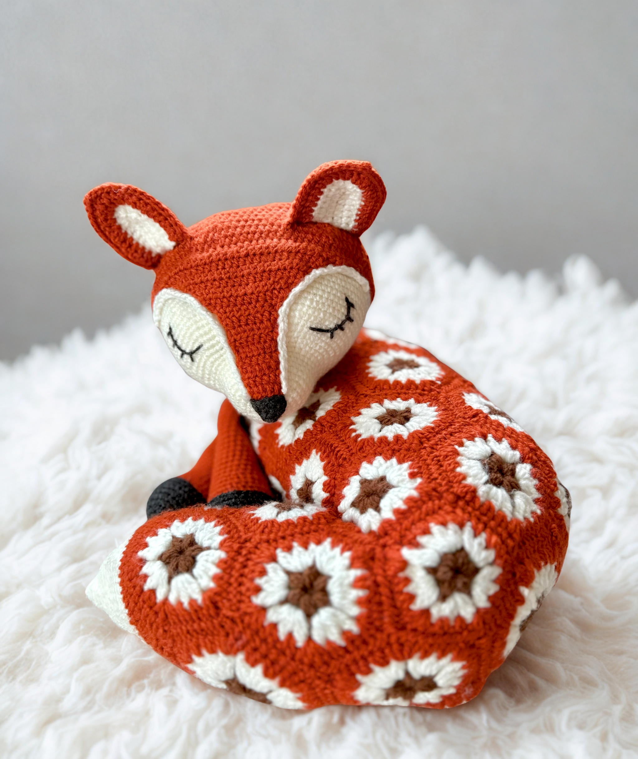 Sleepy Fox African flowers Crochet Pattern – Crochify