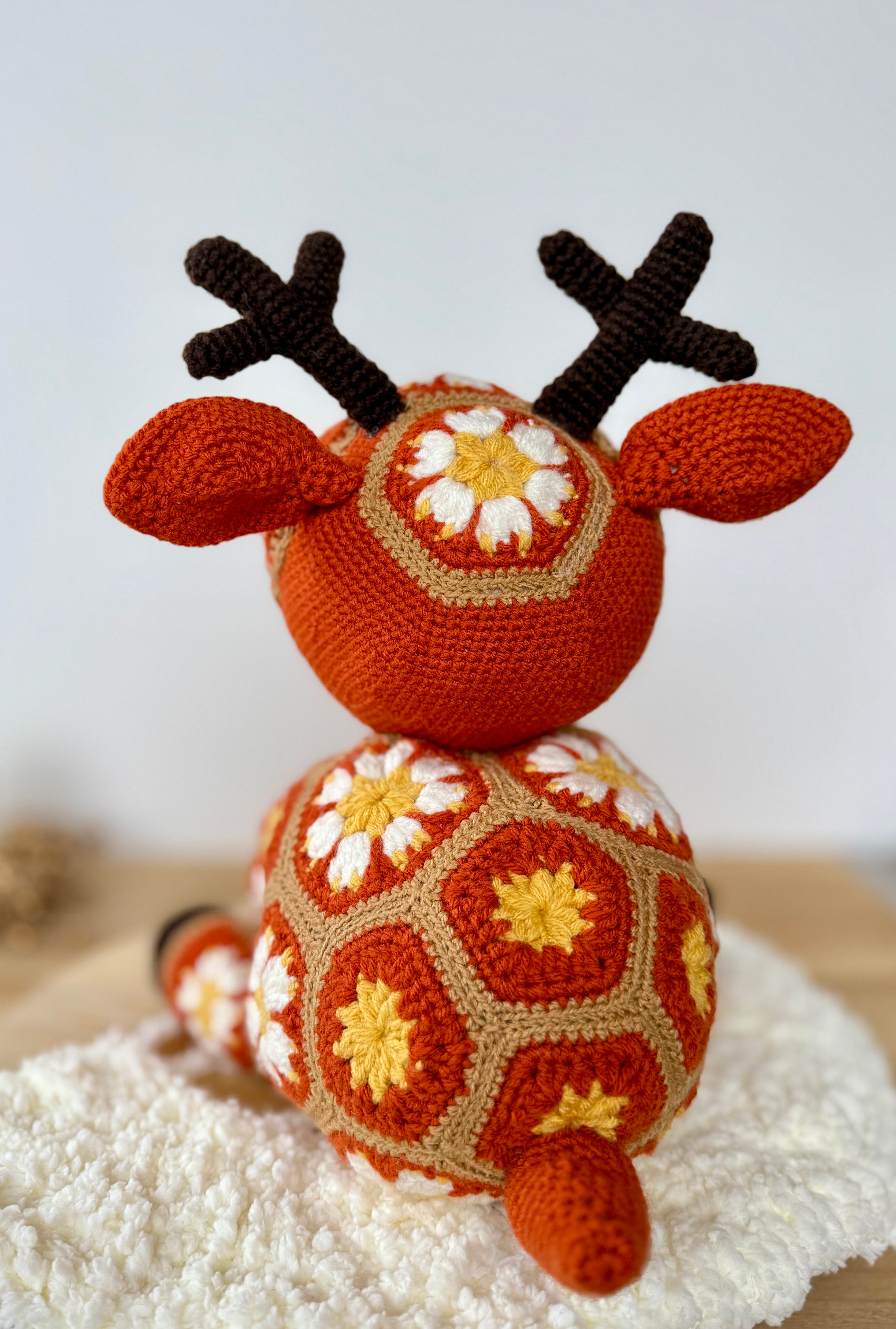 Reindeer African flowers Crochet Pattern – Crochify